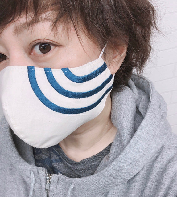 オリジナルマスク 布製 ベージュ×白 刺繍入り 鉄紺ライン 猗窩座